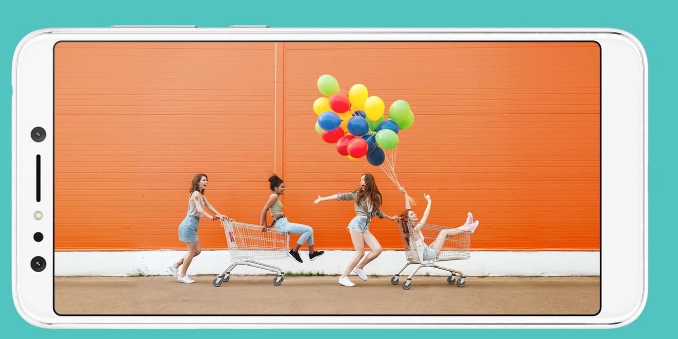 Nikdy se vám nestane, že by se někdo nevešel do obrazu, Zenfone 5 Lite umí snímat ultra široké snímky