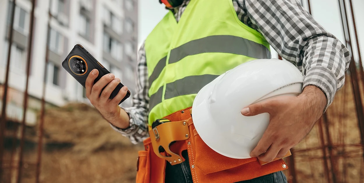 Hammer Iron 6 – pracovní odolný telefon