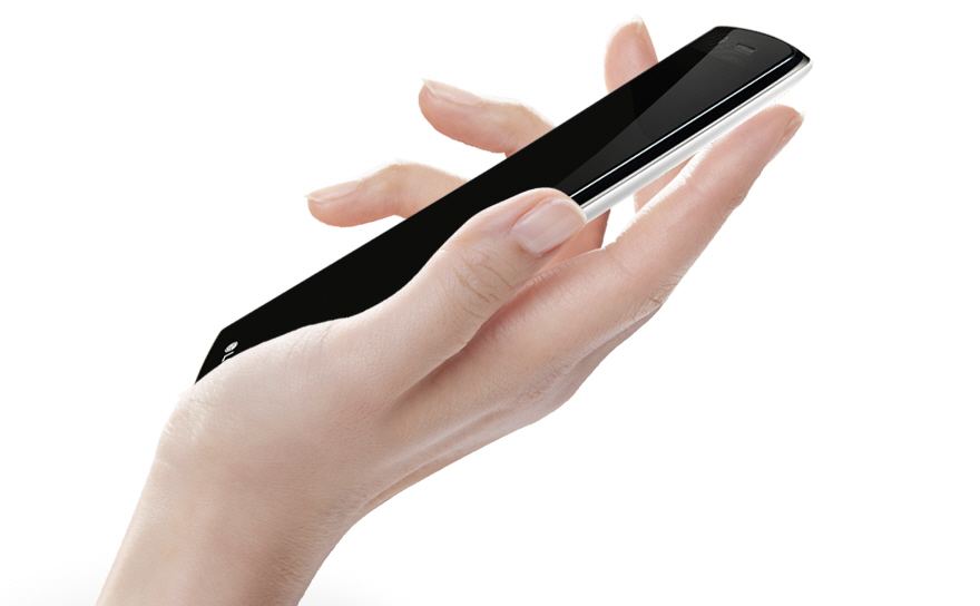 Jemné zakřivení mobilního telefonu LG G4 přináší úžasnou použitelnost. Dotykový mobil LG G4 padne do ruky jako žádný jiný.